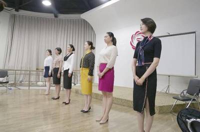 服务礼仪实训班今日开班，摄影服务同步启动